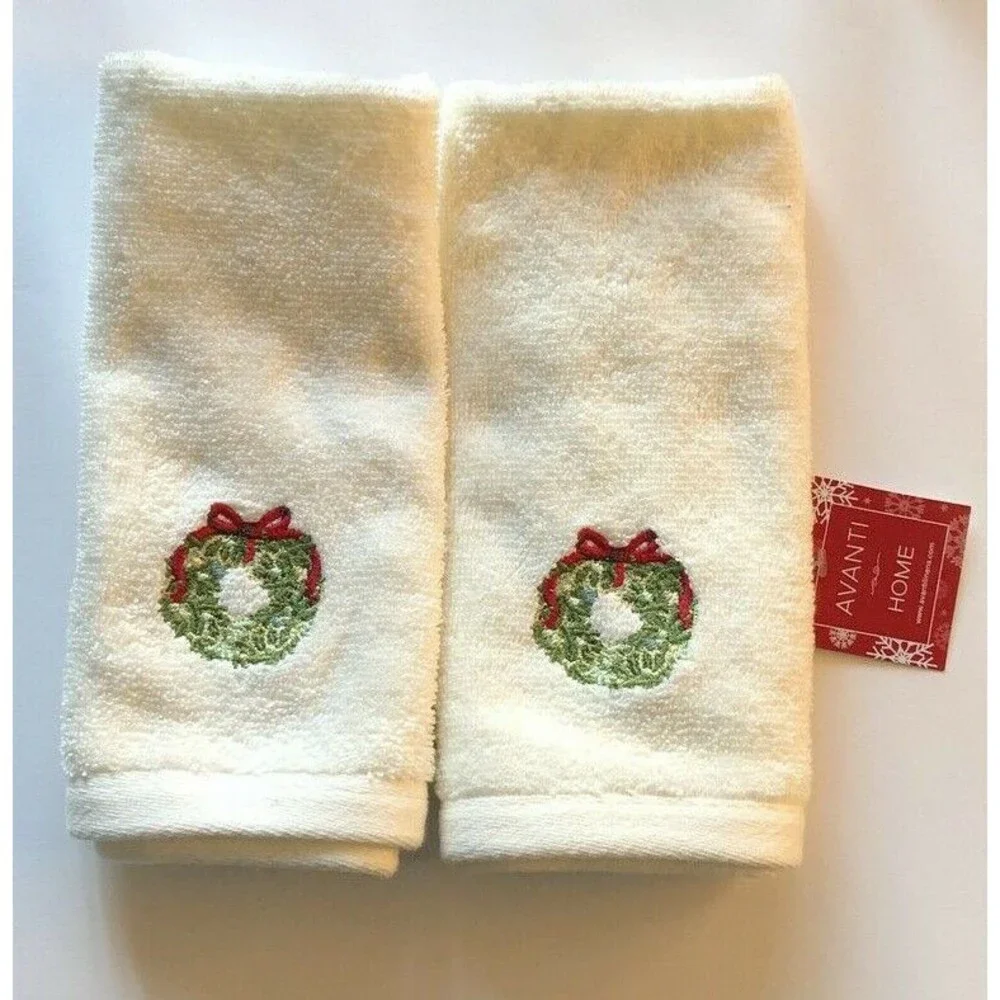 Avanti Christmas Fingertip Towels Embroidered Wreath Holly Set of 2 Ivory